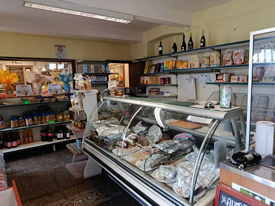 Immagine 3 di Attività commerciale in vendita  in VIA DEL AVE MARIA 11 a Capannori