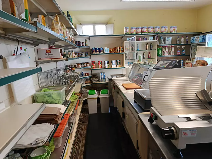 Immagine 4 di Attività commerciale in vendita  in VIA DEL AVE MARIA 11 a Capannori