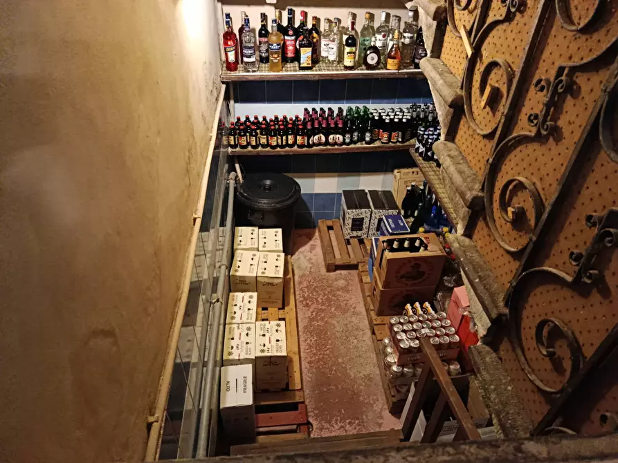 Immagine 10 di Attività commerciale in vendita  in VIA DEL AVE MARIA 11 a Capannori