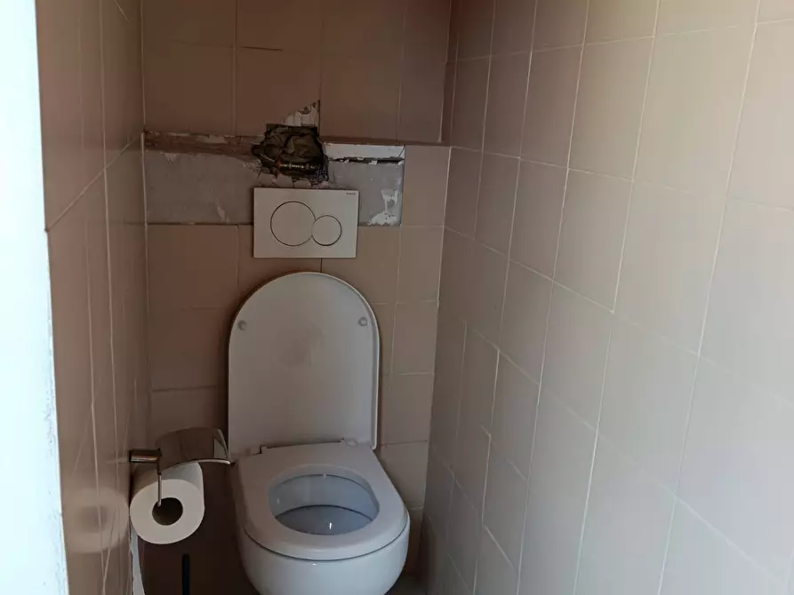 Immagine 15 di Attività commerciale in vendita  in VIA DEL AVE MARIA 11 a Capannori