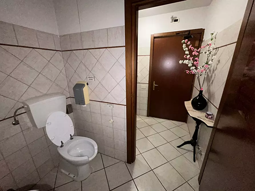 Immagine 6 di Attività commerciale in vendita  in Via Livornese 648 a Pisa