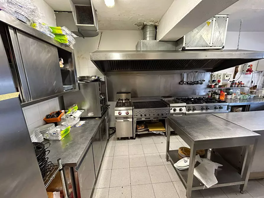 Immagine 10 di Attività commerciale in vendita  in Via Livornese 648 a Pisa