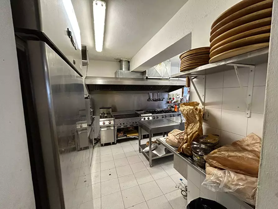 Immagine 11 di Attività commerciale in vendita  in Via Livornese 648 a Pisa