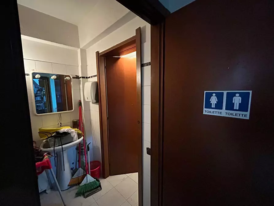 Immagine 12 di Attività commerciale in vendita  in Via Livornese 648 a Pisa