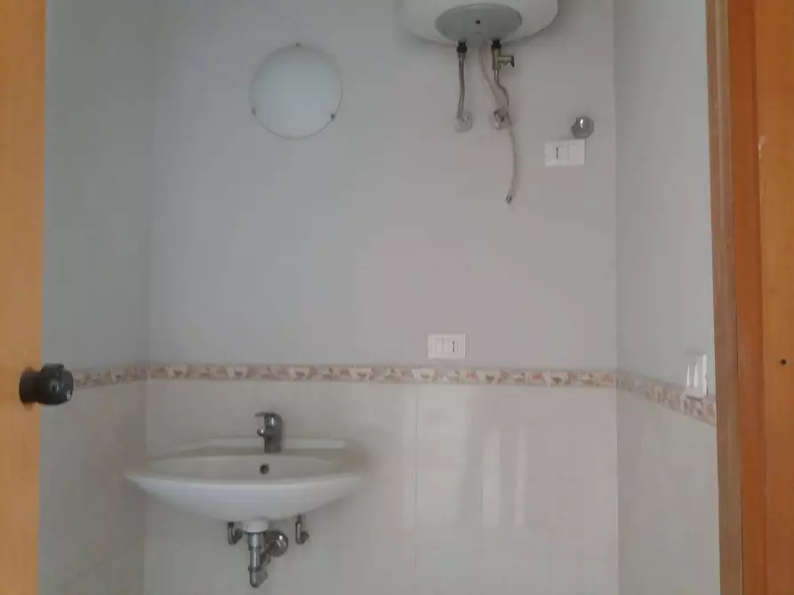 Immagine 9 di Attività commerciale in affitto  in Viale Delle Cascine 1 a Pisa