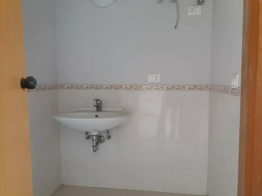 Immagine 10 di Attività commerciale in affitto  in Viale Delle Cascine 1 a Pisa