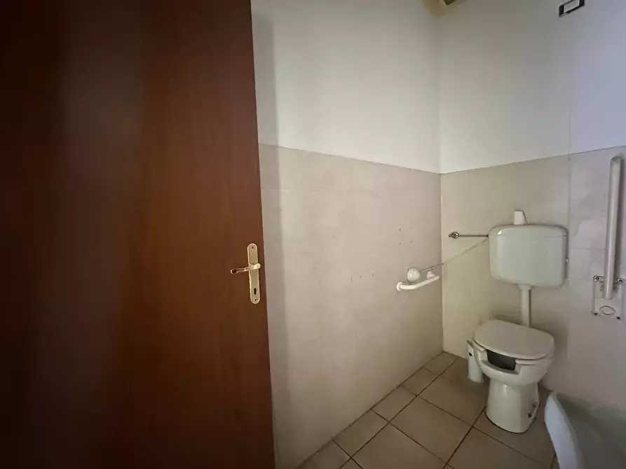 Immagine 9 di Attività commerciale in affitto  in via vechia III 150 a Firenze