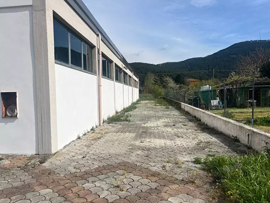 Immagine 6 di Attività commerciale in affitto  in ss12 add 8 a Lucca