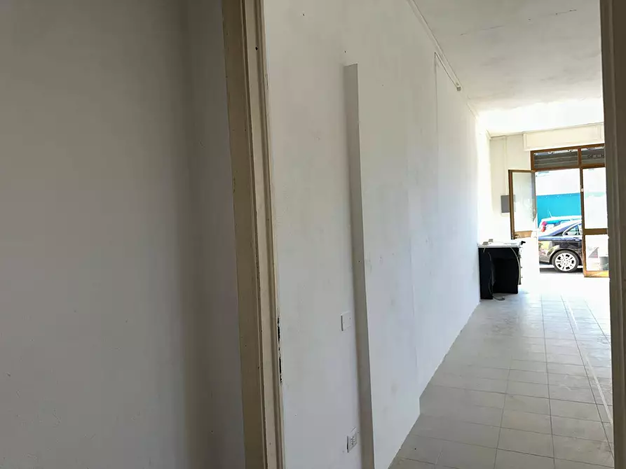 Immagine 7 di Attività commerciale in affitto  in via del bichi 145 a Firenze