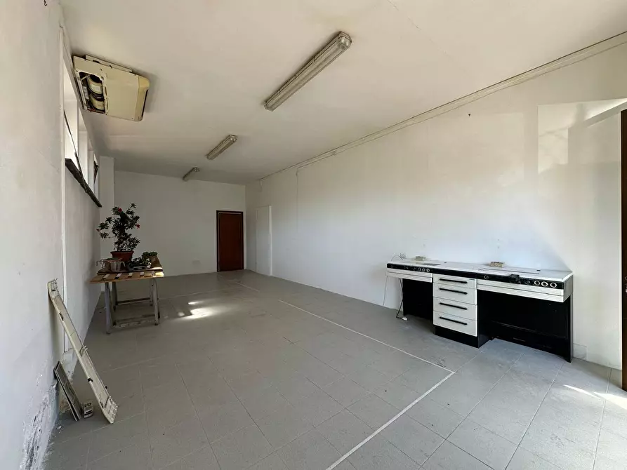 Immagine 3 di Attività commerciale in affitto  in via del bichi 145 a Firenze