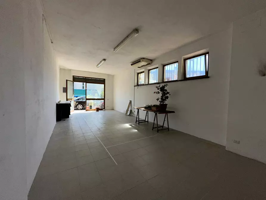 Immagine 2 di Attività commerciale in affitto  in via del bichi 145 a Firenze