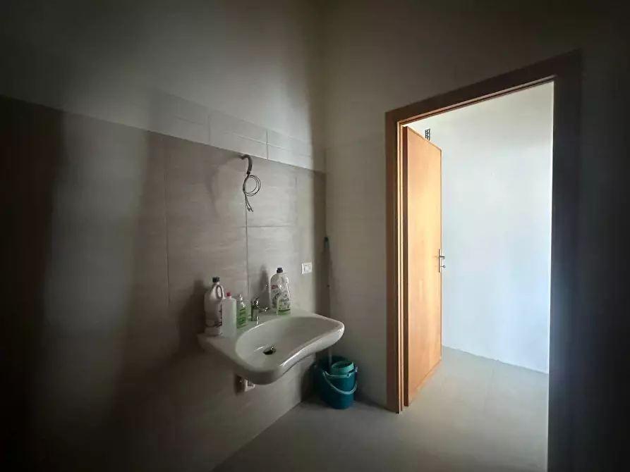 Immagine 6 di Attività commerciale in affitto  in via del bichi 145 a Firenze