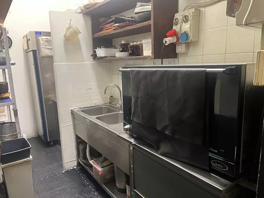 Immagine 2 di Attività commerciale in vendita  in piazza garibaldi 2 a Pisa