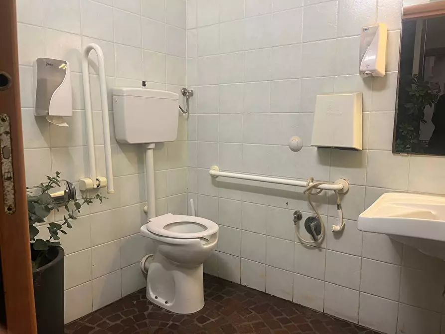 Immagine 7 di Attività commerciale in vendita  in piazza garibaldi 2 a Pisa