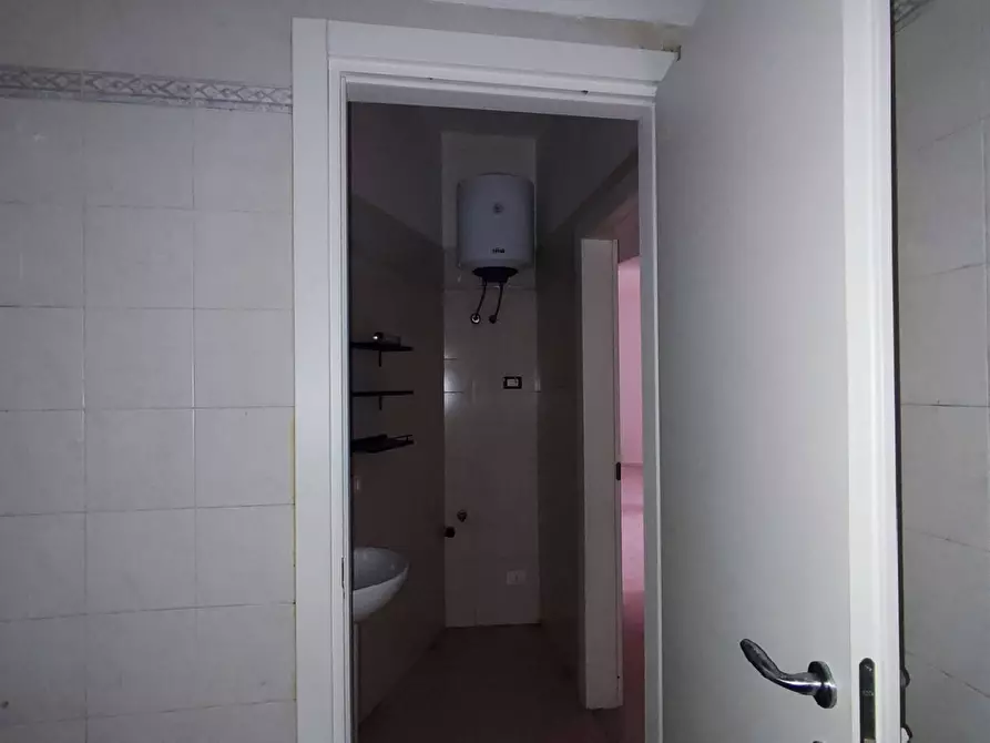 Immagine 9 di Appartamento in vendita  in Scali degli Olandesi 3 a Livorno
