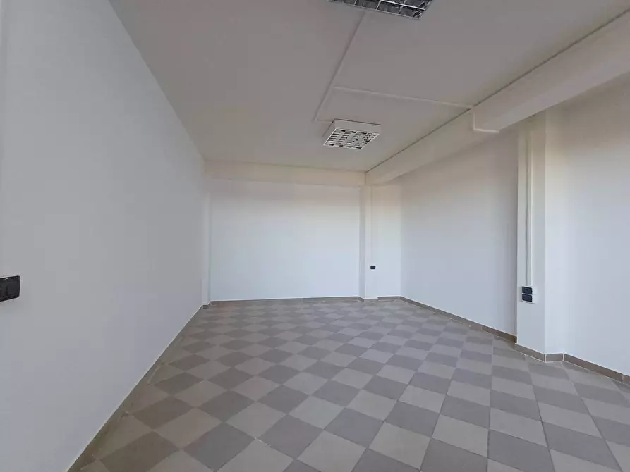 Immagine 2 di Ufficio in affitto  in via lenin - a San Giuliano Terme