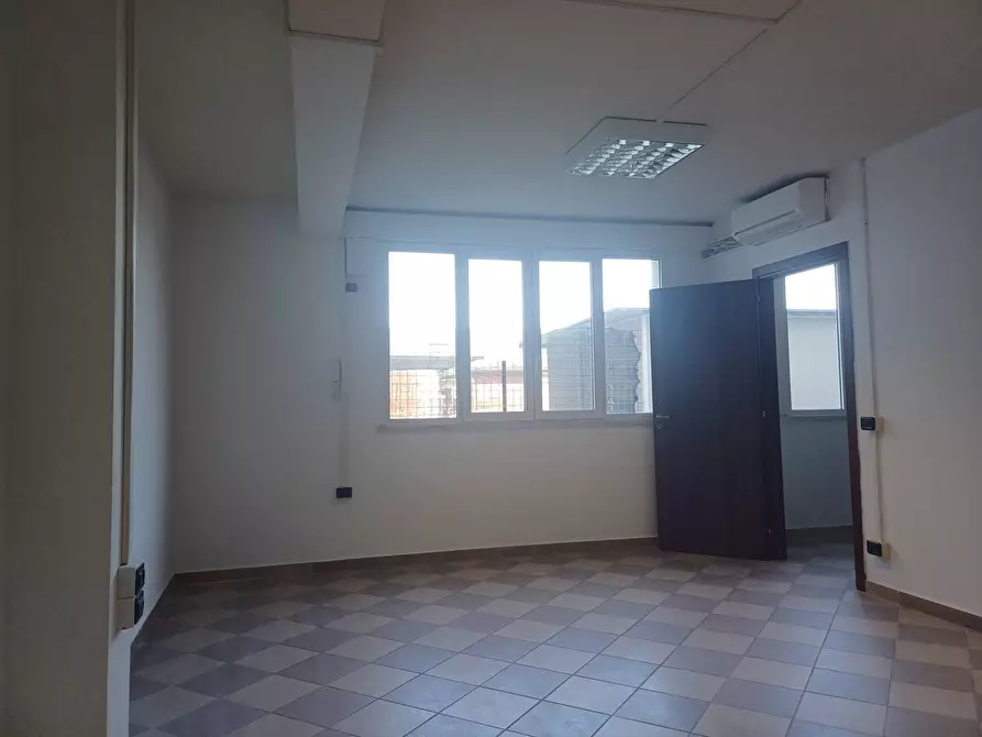 Immagine 3 di Ufficio in affitto  in via lenin - a San Giuliano Terme