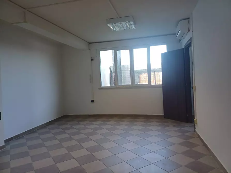 Immagine 4 di Ufficio in affitto  in via lenin - a San Giuliano Terme