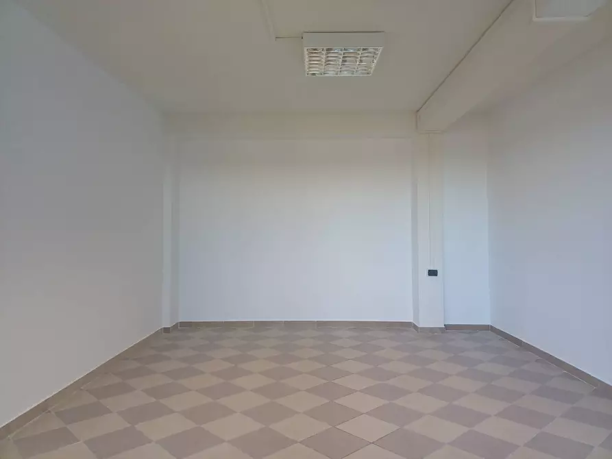 Immagine 5 di Ufficio in affitto  in via lenin - a San Giuliano Terme