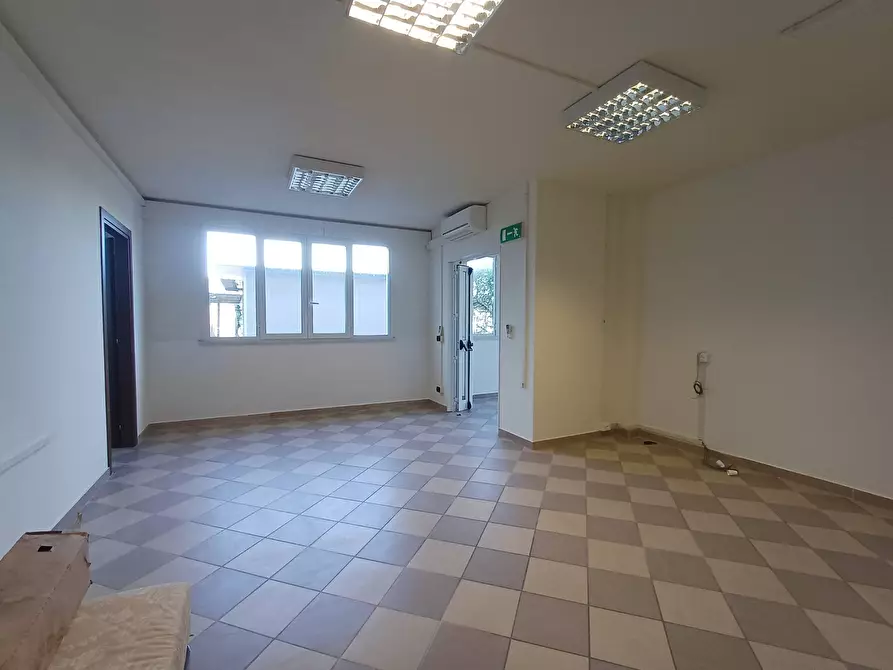 Immagine 1 di Ufficio in affitto  in via lenin - a San Giuliano Terme