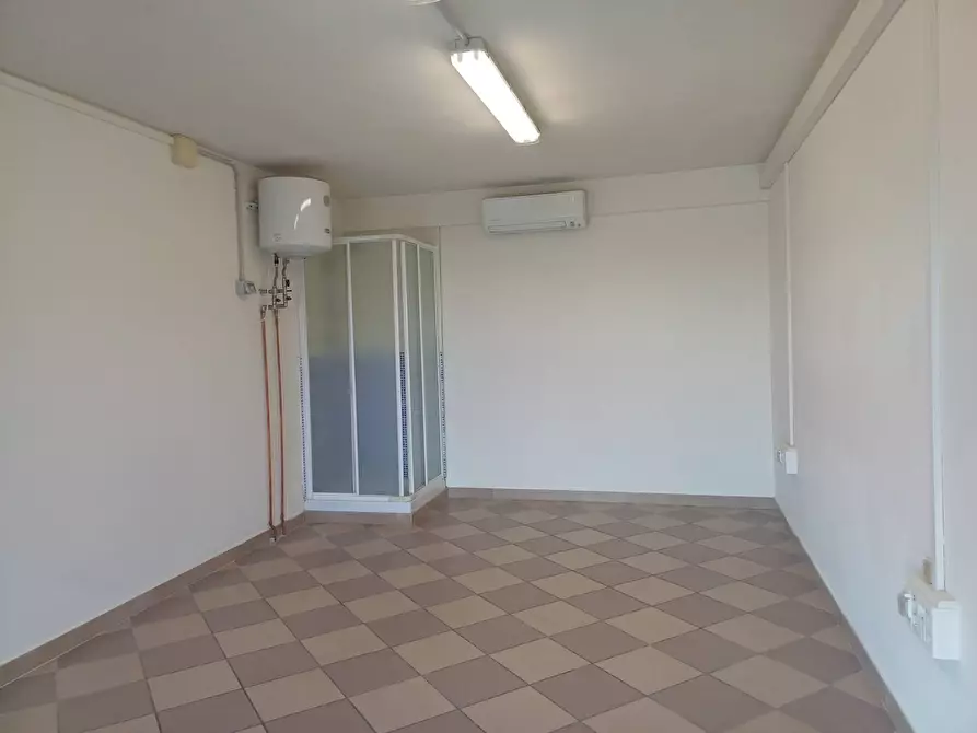 Immagine 8 di Ufficio in affitto  in via lenin - a San Giuliano Terme