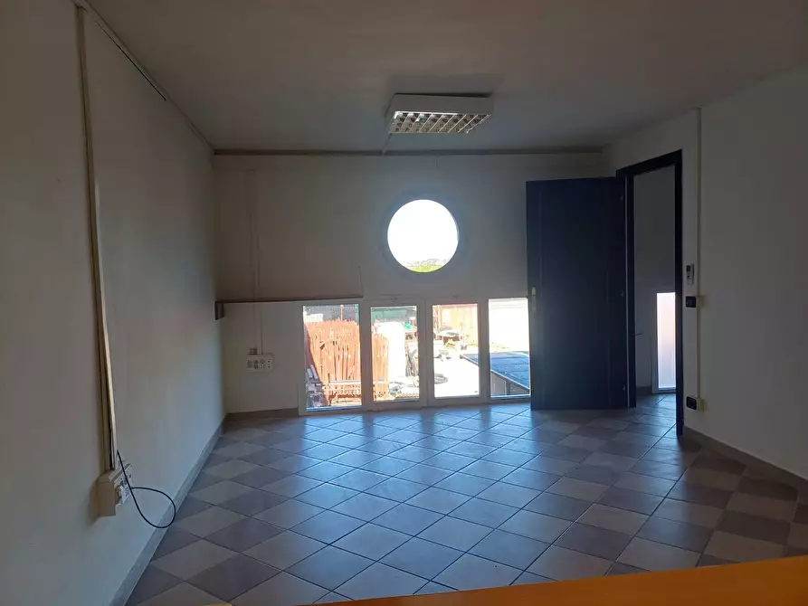 Immagine 10 di Ufficio in affitto  in via lenin - a San Giuliano Terme