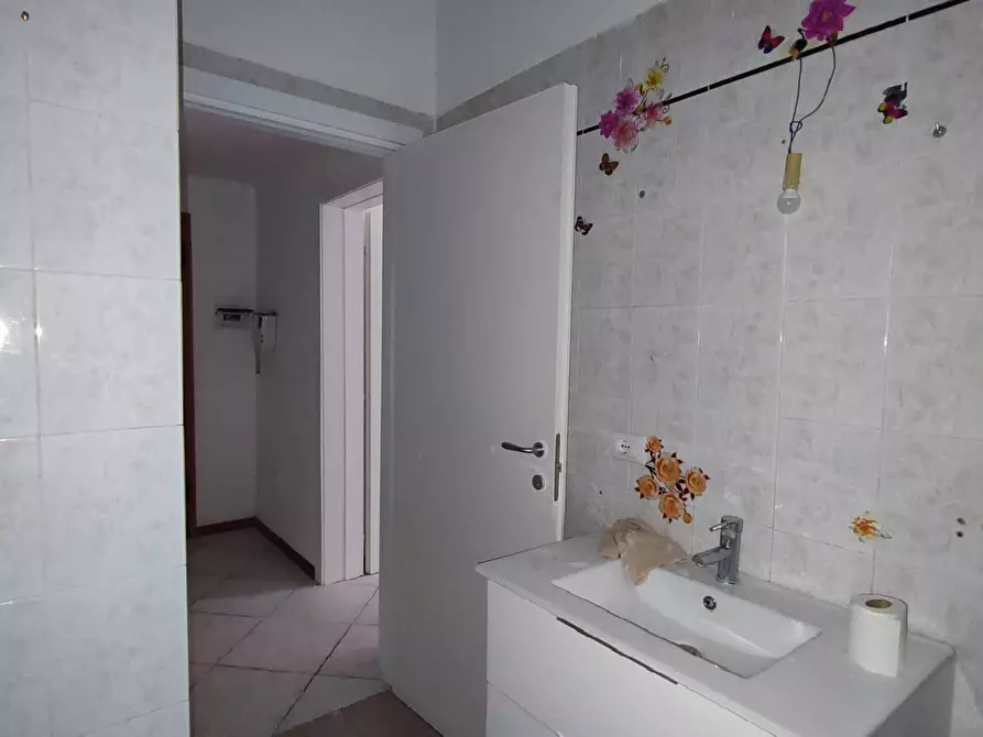 Immagine 9 di Appartamento in vendita  in Scali degli Olandesi 3 a Livorno