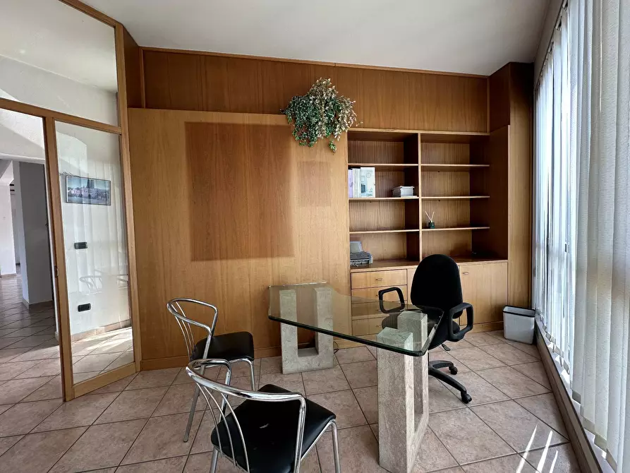 Immagine 3 di Attività commerciale in affitto  in viadei bocchi 50 a Capannori