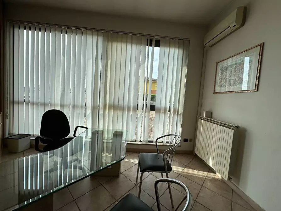 Immagine 5 di Attività commerciale in affitto  in viadei bocchi 50 a Capannori