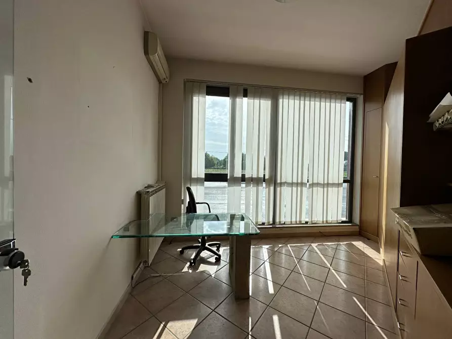 Immagine 6 di Attività commerciale in affitto  in viadei bocchi 50 a Capannori