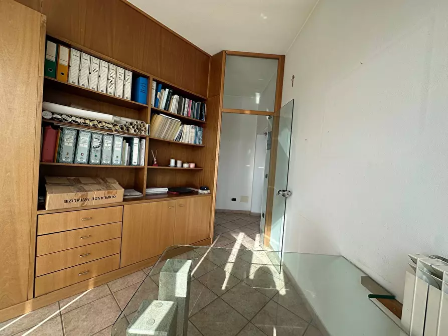 Immagine 4 di Attività commerciale in affitto  in viadei bocchi 50 a Capannori