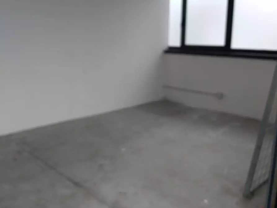 Immagine 2 di Attività commerciale in affitto  in Via Scornigiana 65 a Pisa