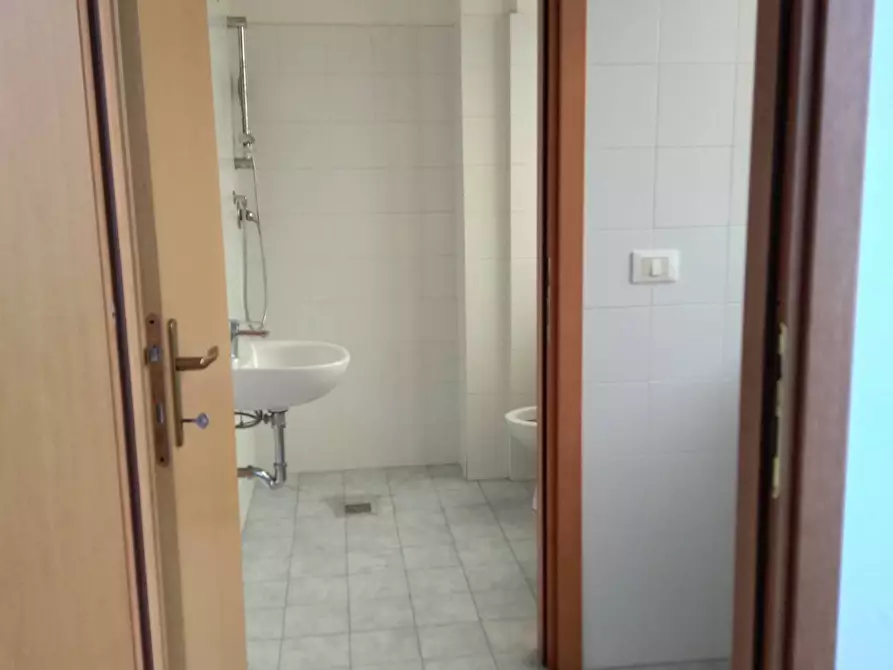 Immagine 11 di Attività commerciale in affitto  in Via Scornigiana 65 a Pisa