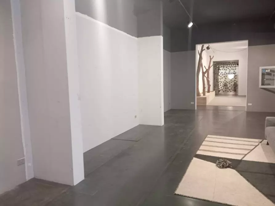 Immagine 11 di Attività commerciale in affitto  in via pietrasantina 44 a San Giuliano Terme