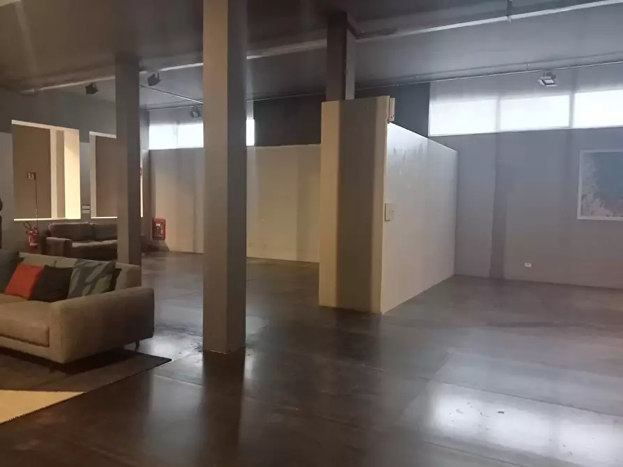 Immagine 15 di Attività commerciale in affitto  in via pietrasantina 44 a San Giuliano Terme