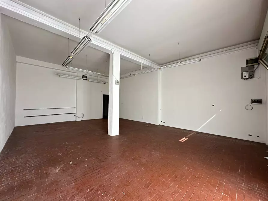 Immagine 3 di Attività commerciale in vendita  in VIA DEL CENTENARIO 24 a Porcari