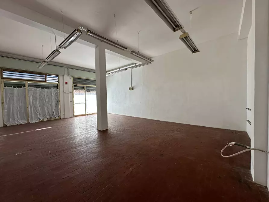 Immagine 1 di Attività commerciale in vendita  in VIA DEL CENTENARIO 24 a Porcari
