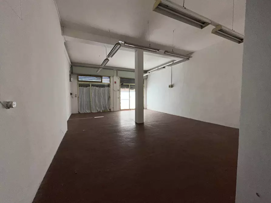 Immagine 8 di Attività commerciale in vendita  in VIA DEL CENTENARIO 24 a Porcari