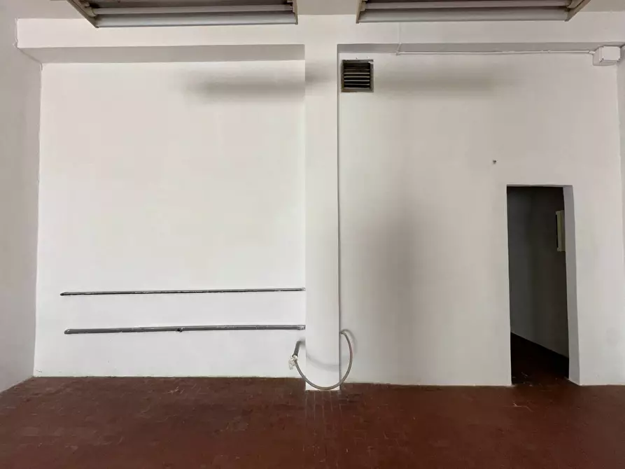 Immagine 10 di Attività commerciale in vendita  in VIA DEL CENTENARIO 24 a Porcari