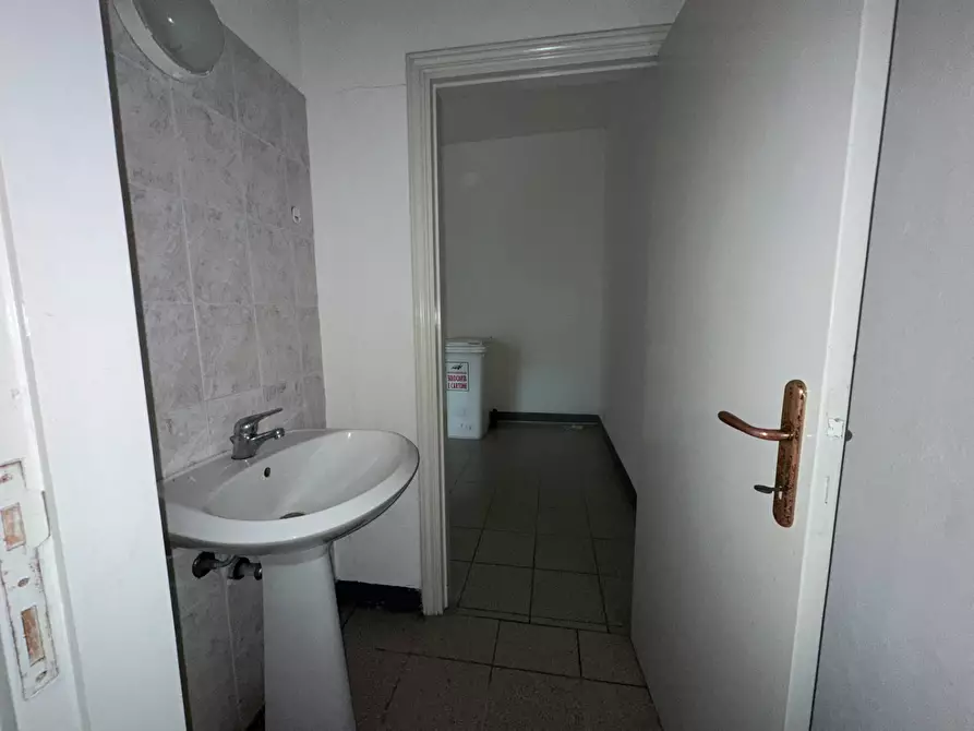 Immagine 6 di Magazzino in affitto  in via delle ville 150 a Capannori