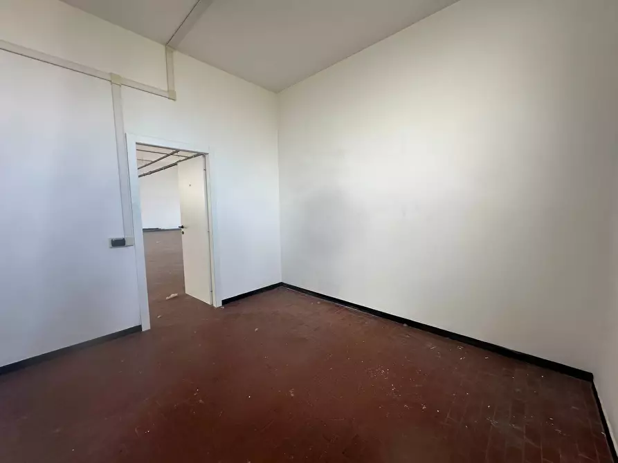 Immagine 7 di Attività commerciale in affitto  in camigliano 59 a Capannori
