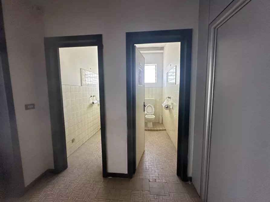 Immagine 14 di Attività commerciale in affitto  in camigliano 59 a Capannori