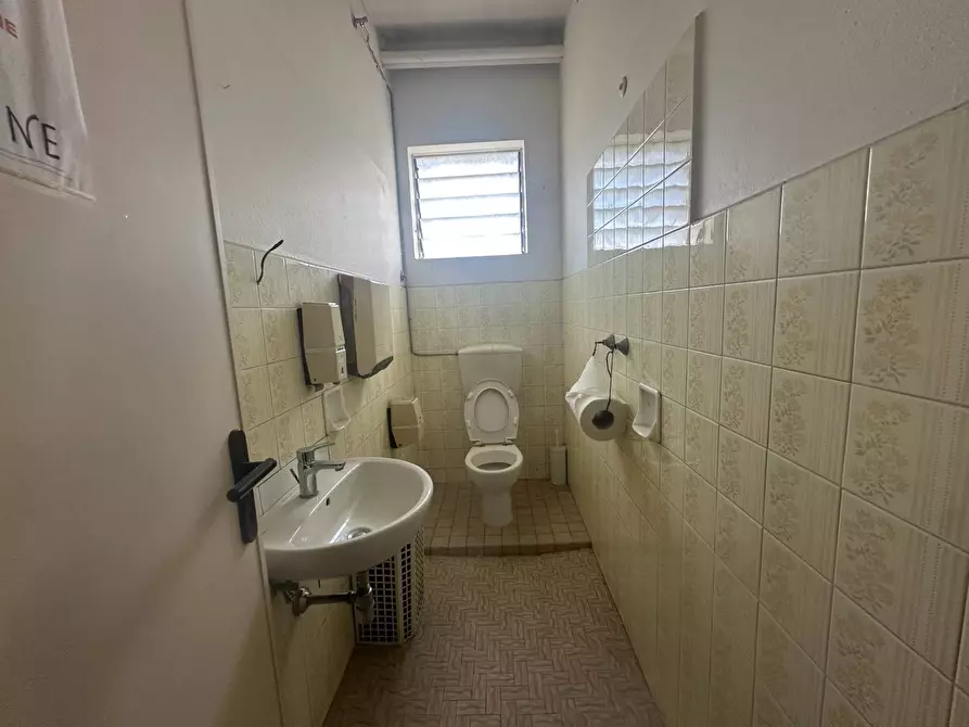 Immagine 16 di Attività commerciale in affitto  in camigliano 59 a Capannori