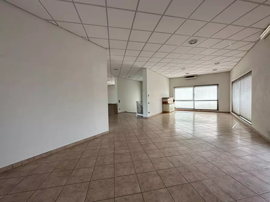 Immagine 10 di Attività commerciale in affitto  in viadei bocchi 50 a Capannori
