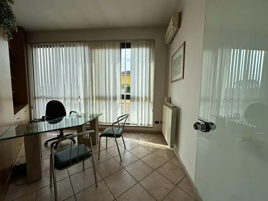 Immagine 12 di Attività commerciale in affitto  in viadei bocchi 50 a Capannori