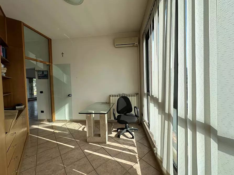 Immagine 15 di Attività commerciale in affitto  in viadei bocchi 50 a Capannori