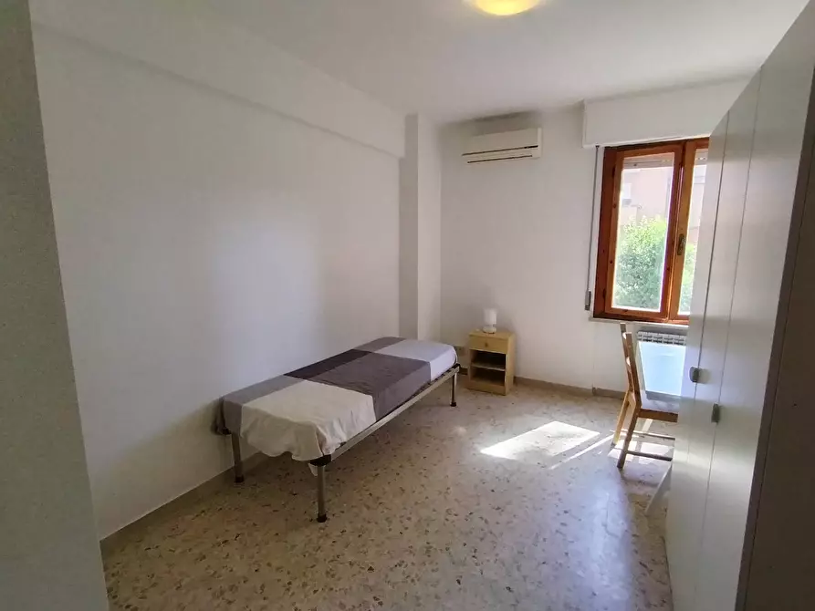 Immagine 4 di Camera in affitto  in Via Montello 18 a Pisa