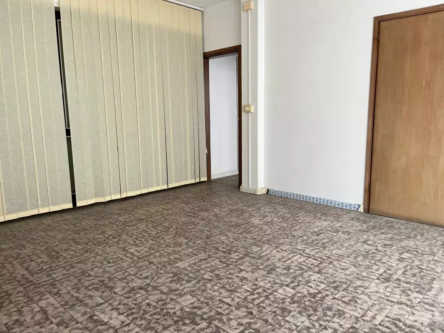 Immagine 1 di Ufficio in affitto  in via ugo la malfa 9 a Cascina