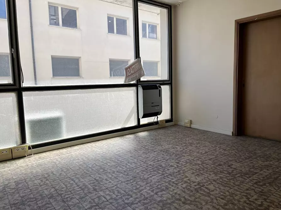 Immagine 4 di Ufficio in affitto  in via ugo la malfa 9 a Cascina