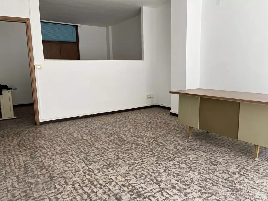 Immagine 7 di Ufficio in affitto  in via ugo la malfa 9 a Cascina